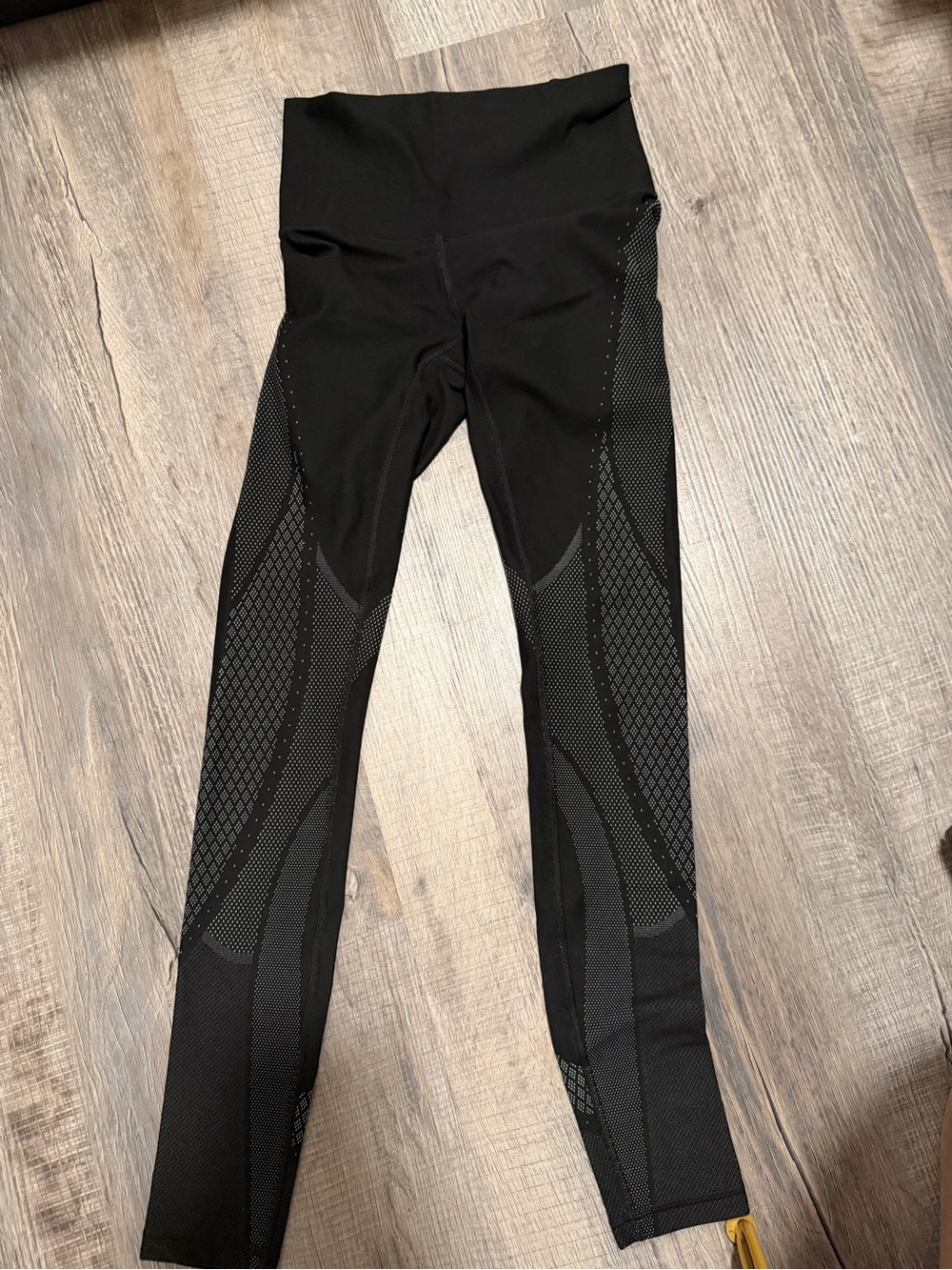 Lululemon High-Waist Black Seamless Athletic Leggings size 4